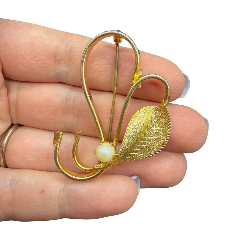 Vintage Leaf Pin Brooch Cultured Pearl & Openwork Swirl Goldtone